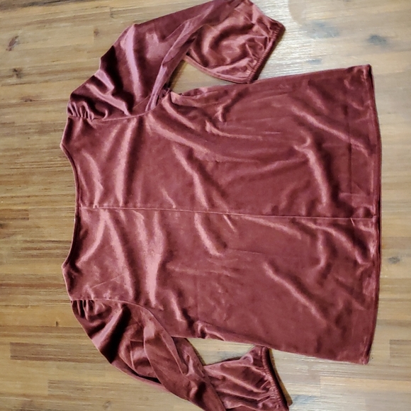 NWT Women's Velvet Top - Picture 5 of 6